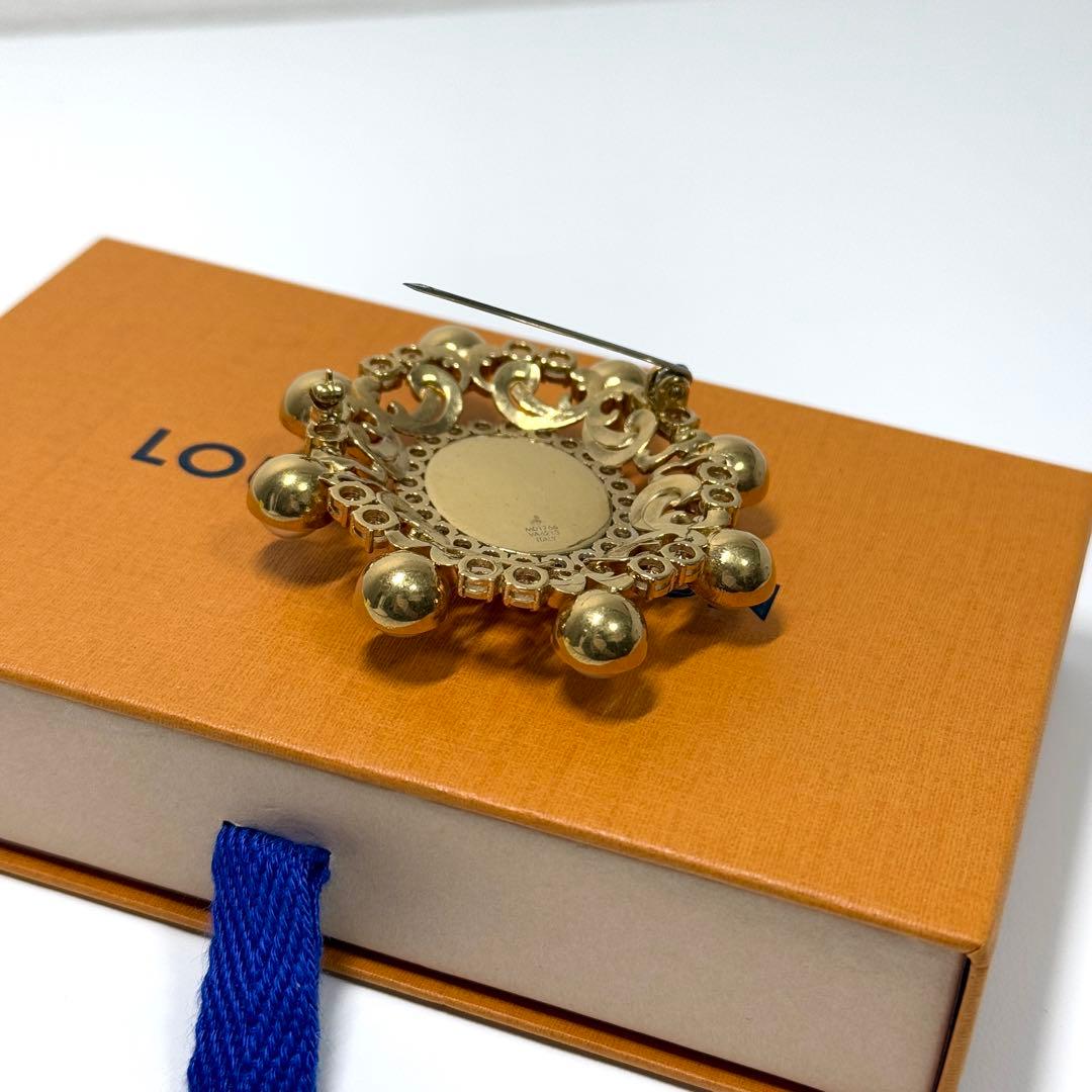 美品 ルイヴィトン LVダイナスティ ブローチ ゴールド パール 新ロゴ