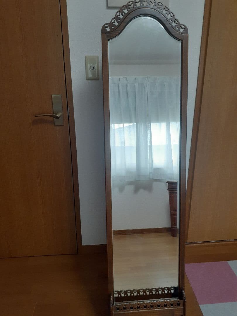 パリの雑貨屋木製アーチ型スタンドミラー