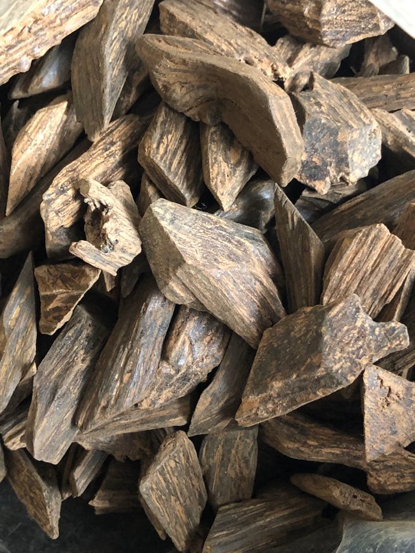 インドネシア カリマンタン島産 香木 2種類