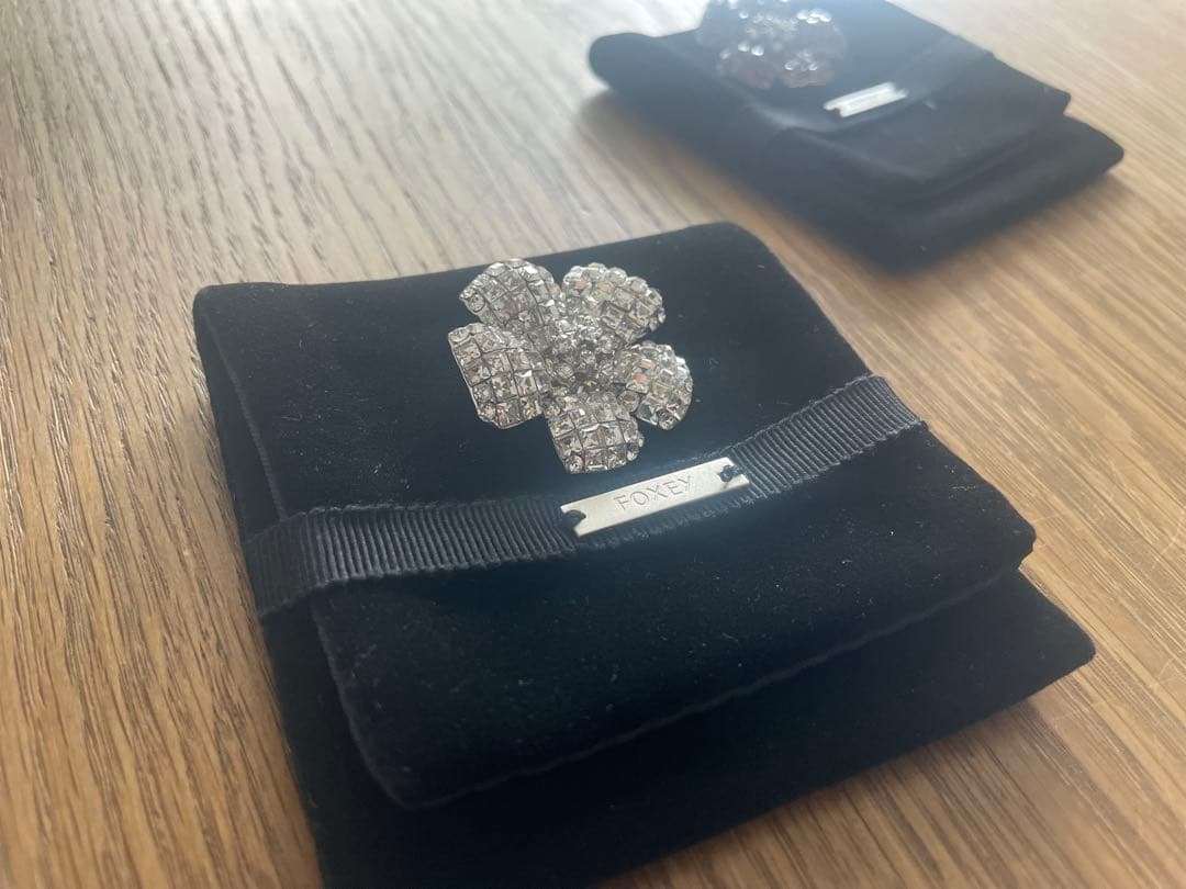 お値下げ❣️FOXEY/“FLEUR”/花型ブローチ