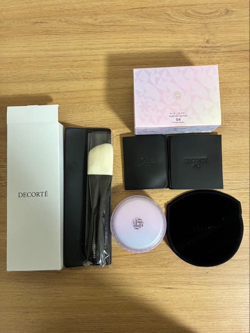 コスメデコルテ AQ オーラ リフレクター 限定色　※フェイスブラシ付き