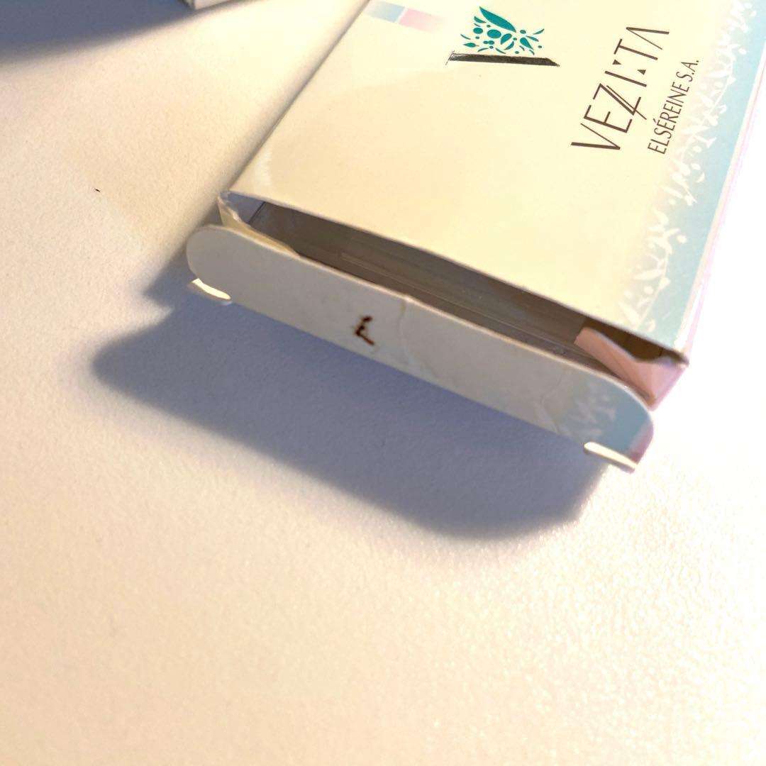 ６点　エルセラーン　ファンデーションライトオークル　チーク　アイシャドウ