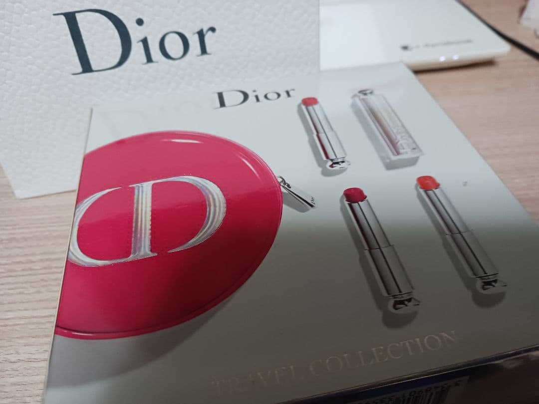 免税店限定 ポーチとリップ３本セット