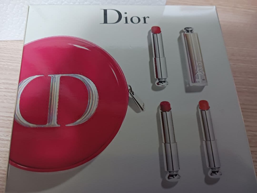 免税店限定 ポーチとリップ３本セット