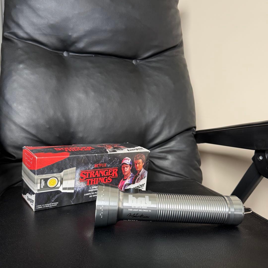 ストレンジャーシングス 懐中電灯