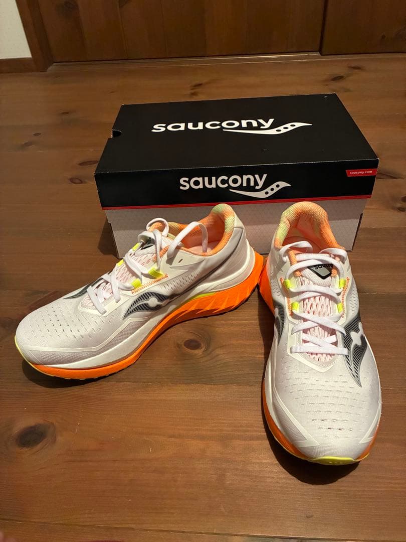 saucony ランニングシューズ ホワイト/オレンジ