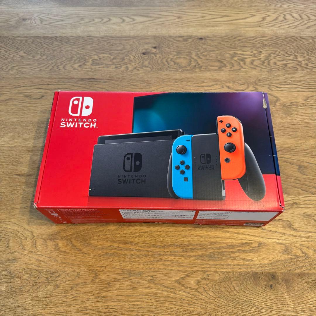 Nintendo Switch 本体　Joy-Con カバー付き