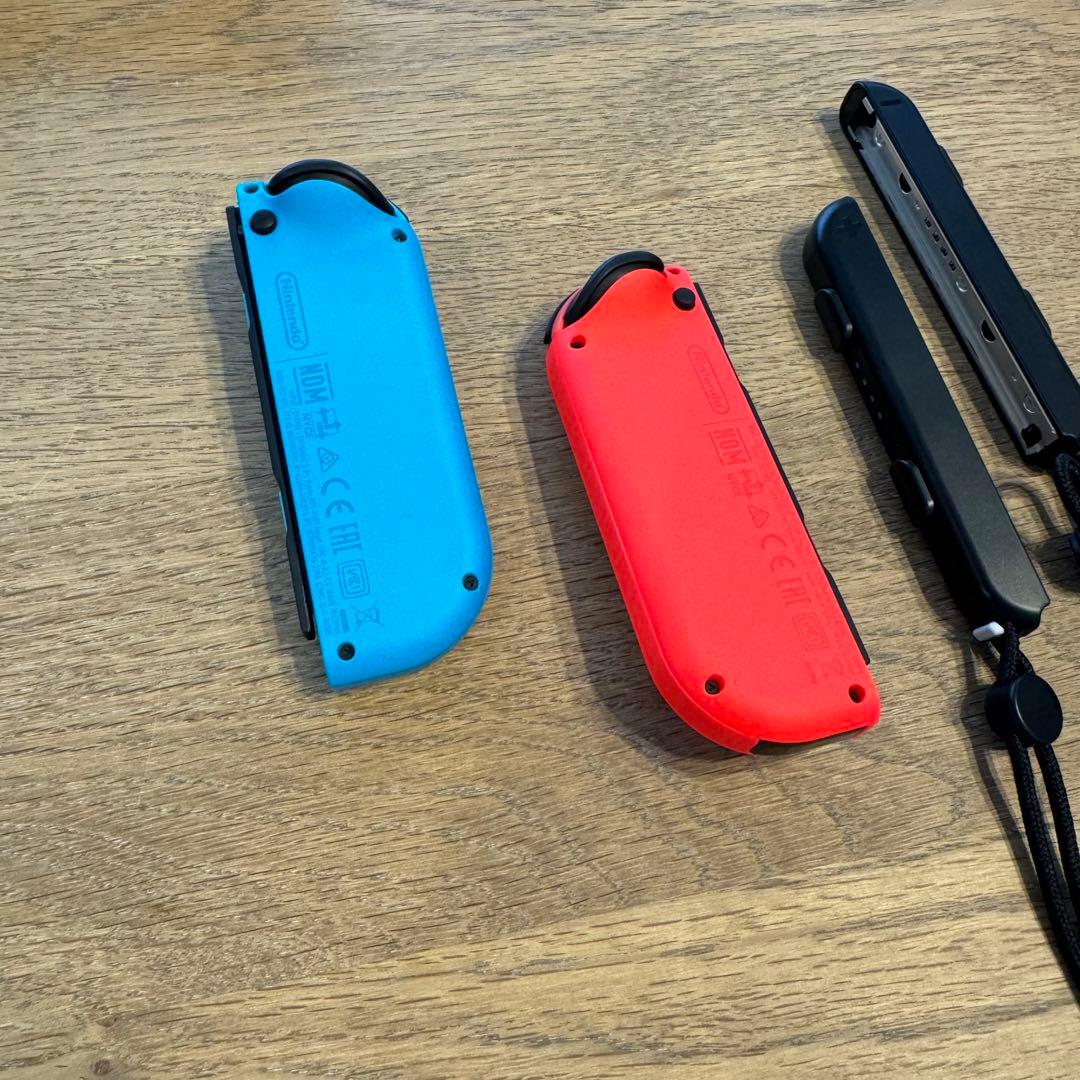 Nintendo Switch 本体　Joy-Con カバー付き