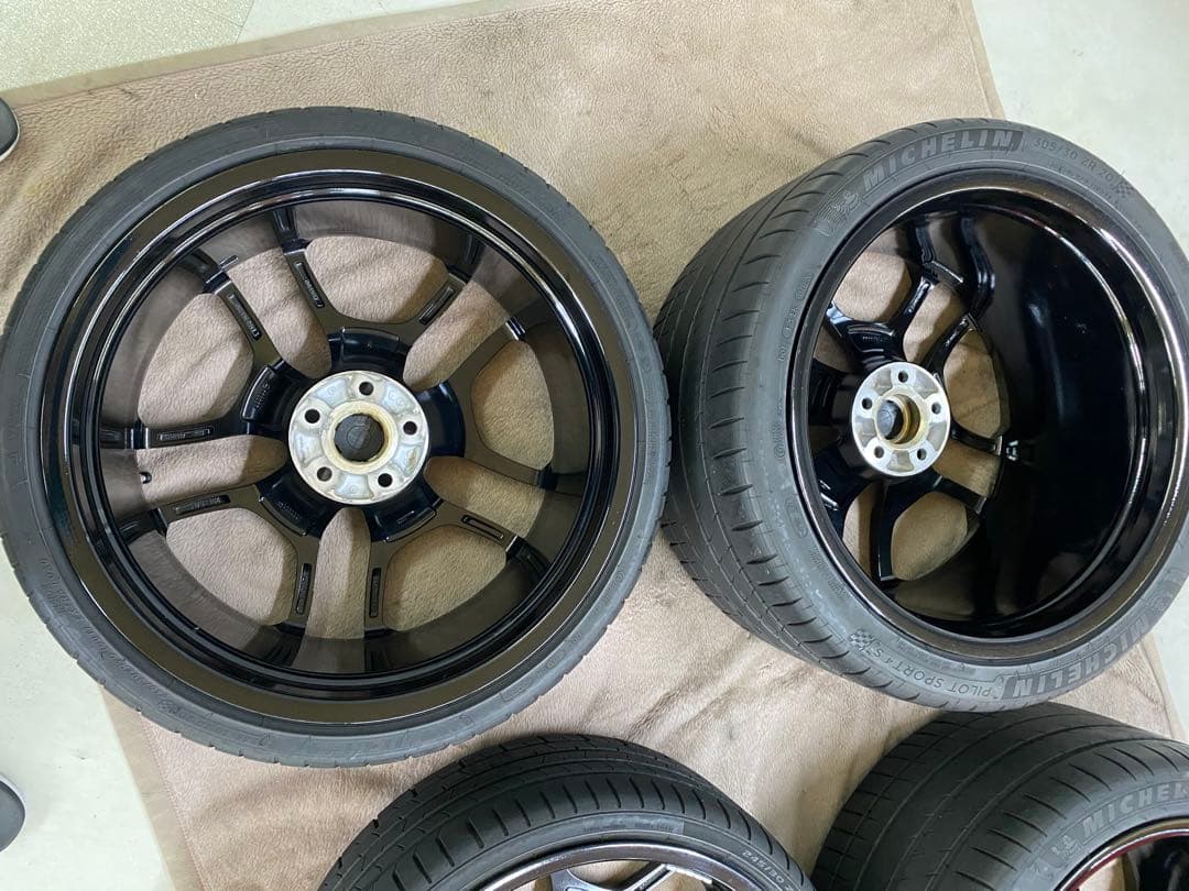 ぱるぷんて お年玉特別価格！20インチ ランボウラカン純正OPタイヤ付き