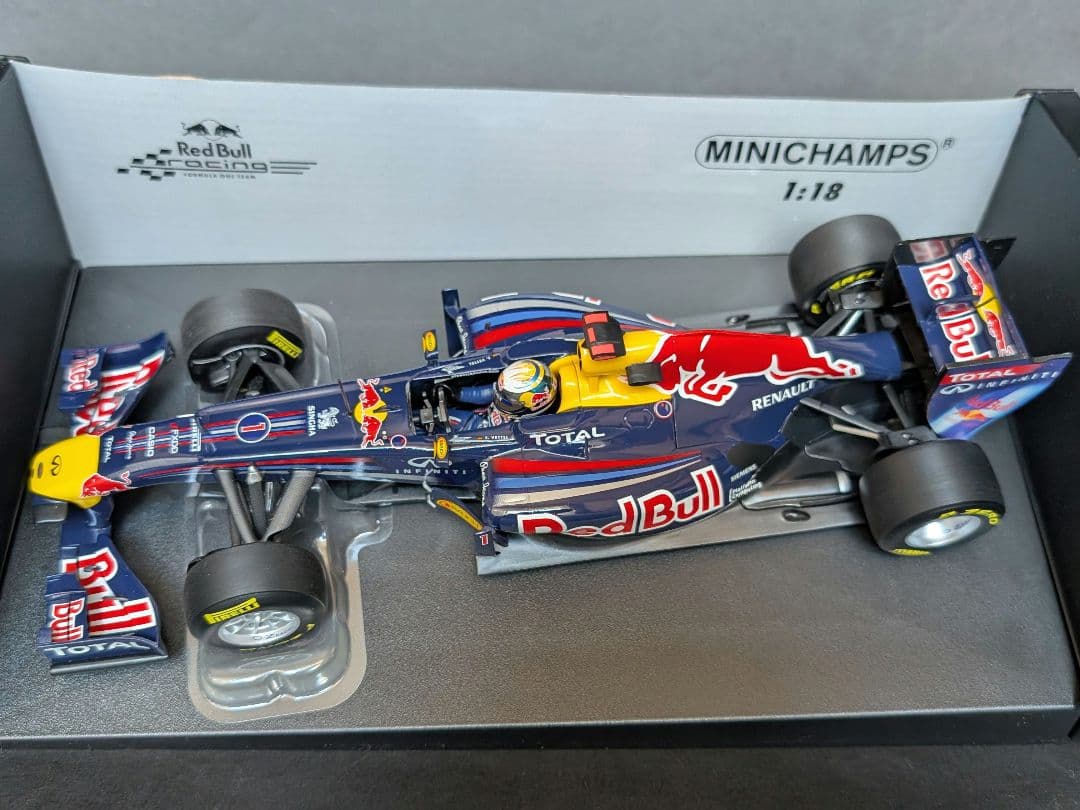 ミニチャンプス 1/18 レッドブル RB7 S.ベッテル 2011