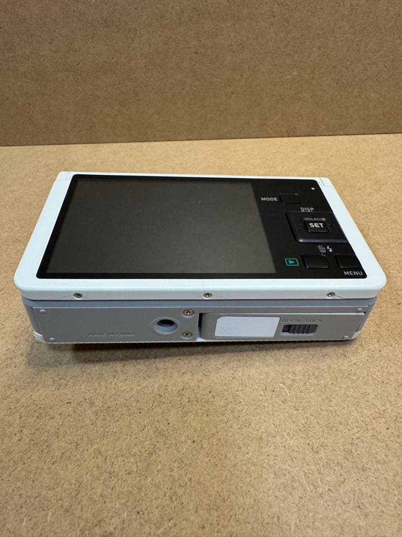 カシオ EXILIM EX-ZR50　自撮り　バッテリー2個付き（新品）