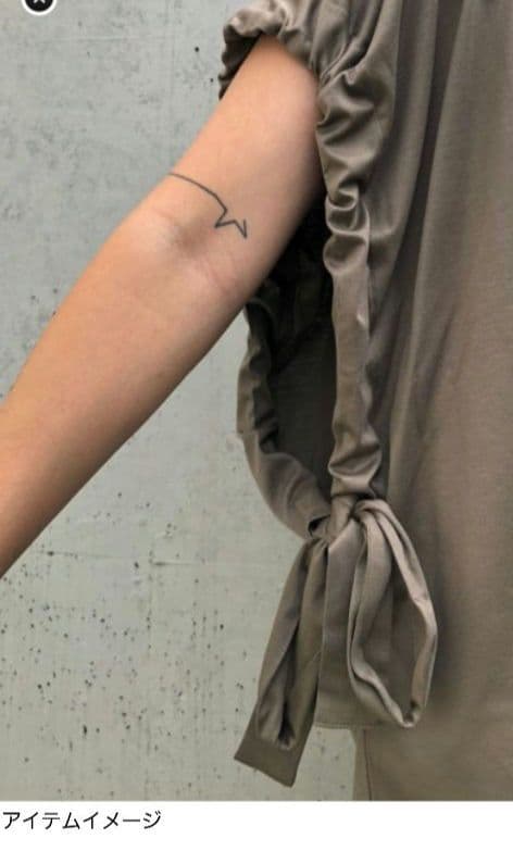 カリアング★ギャザーノースリーブトップス