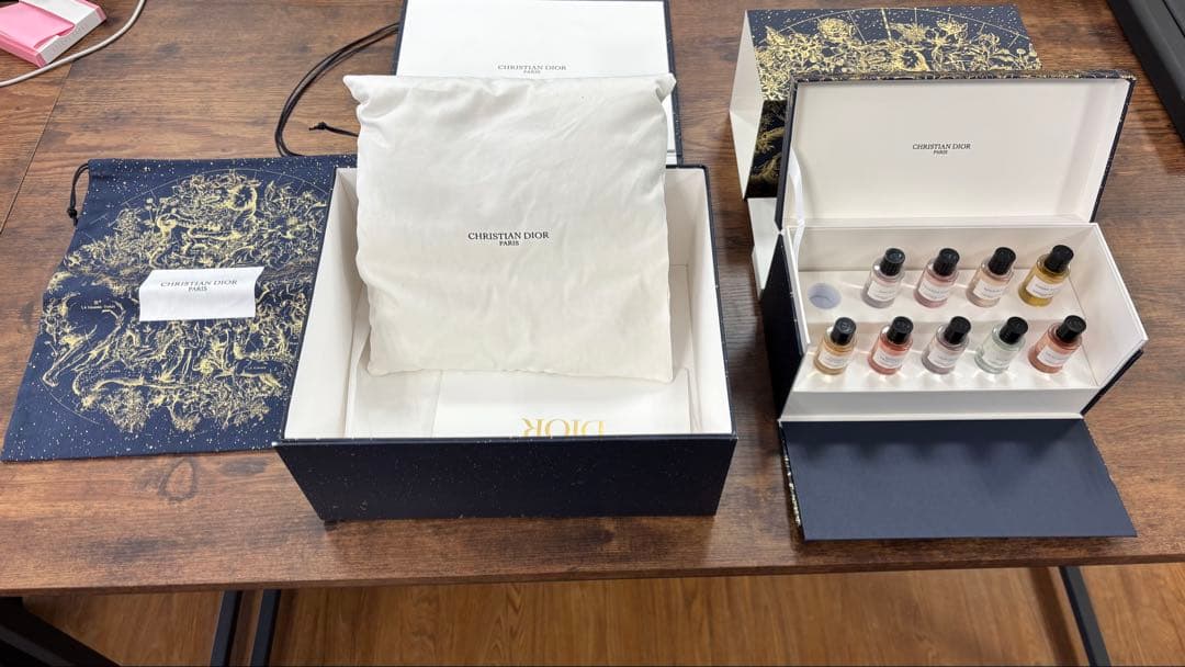 CHRISTIAN DIOR 香水サンプルセット 9本入り　クッション　巾着付き