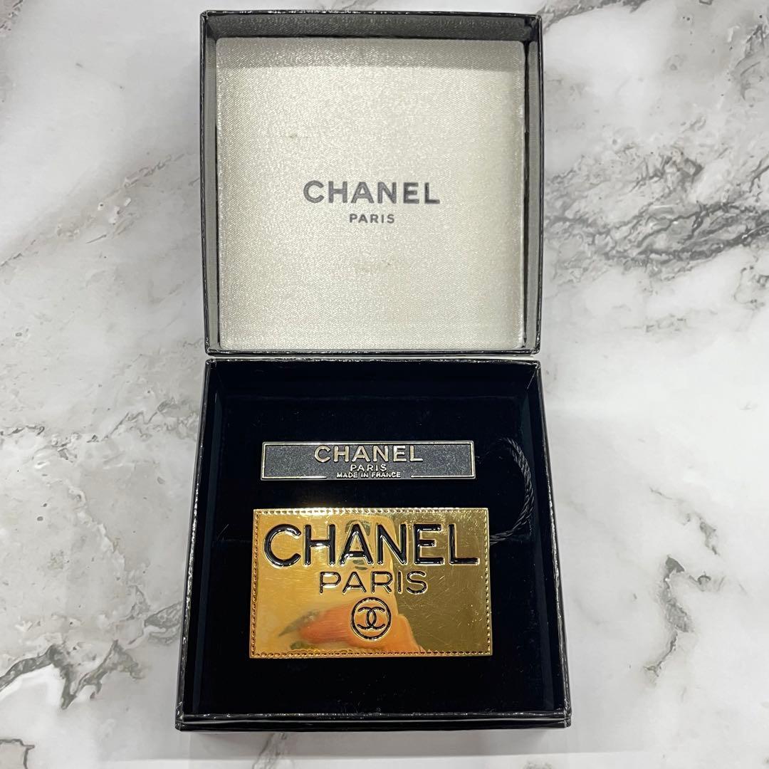 シャネル ヴィンテージ ブローチ ロゴプレート　ゴールドカラー