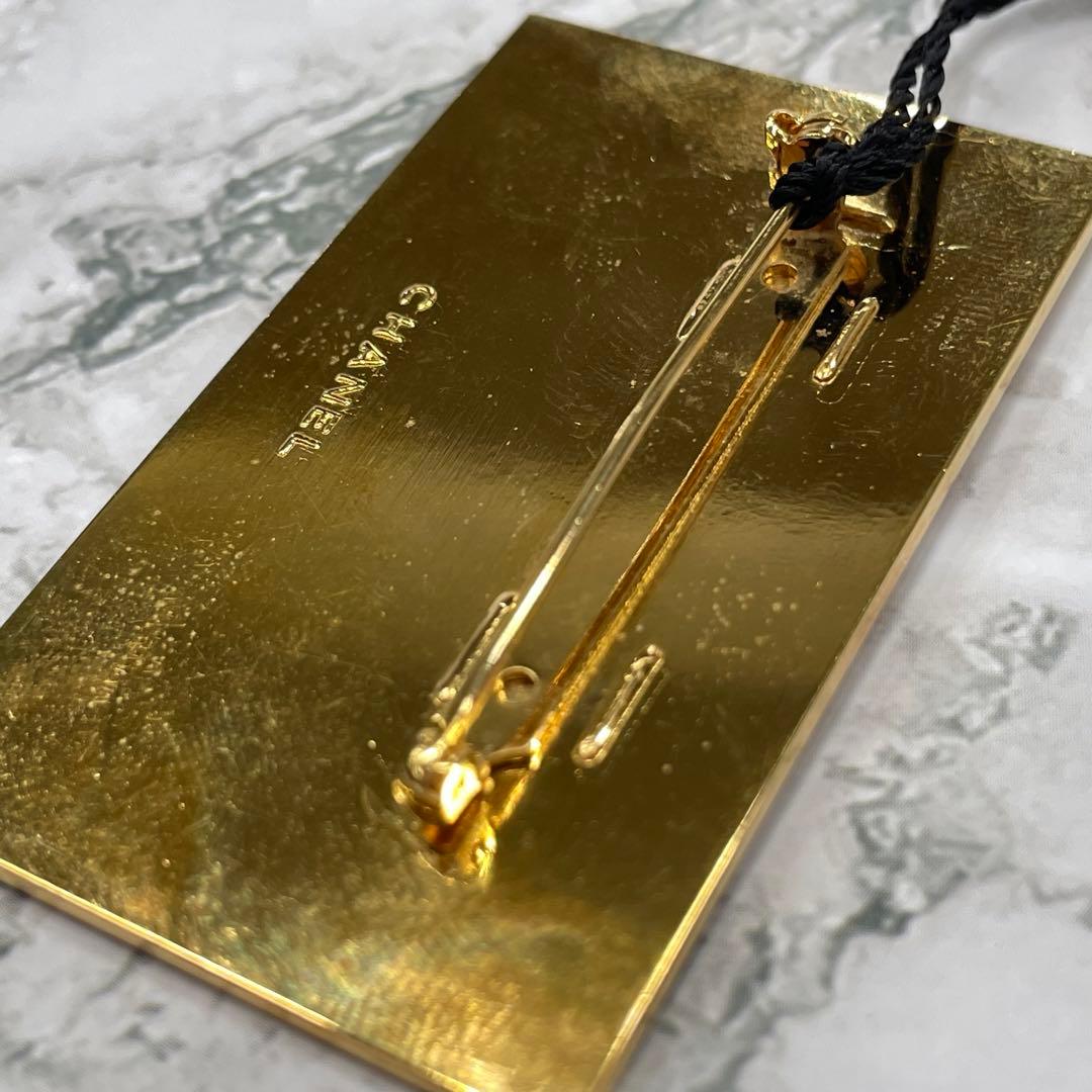 シャネル ヴィンテージ ブローチ ロゴプレート　ゴールドカラー