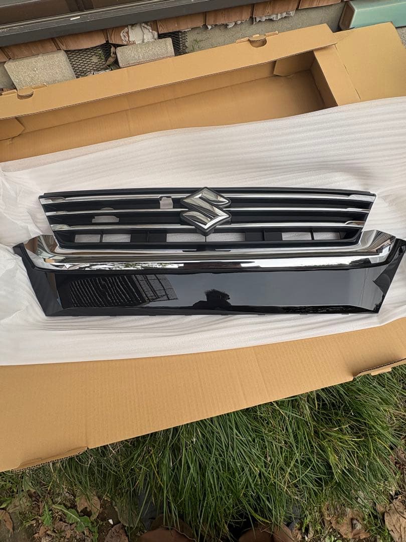 新品未使用　ソリオ　MA37S フロントグリル