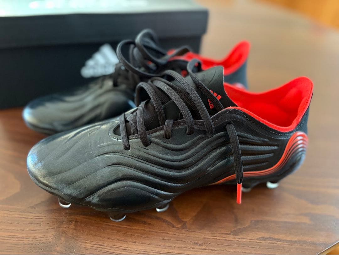 adidas サッカーシューズ ブラック/レッド