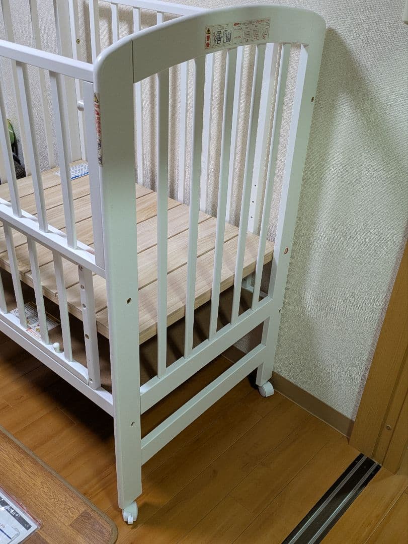 よ*ト様 カトージ　ホワイト木製ベビーベッド キャスター付き