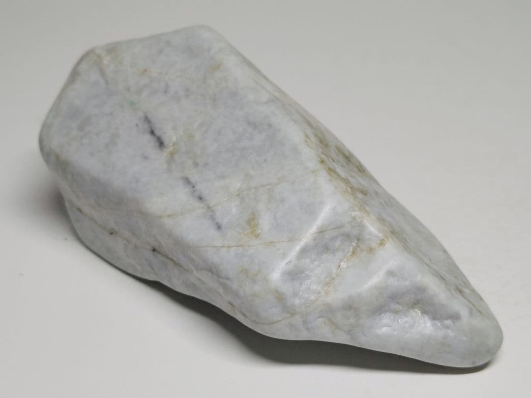 白灰 353g 翡翠 ヒスイ 原石 鑑賞石 自然石 誕生石 鉱物 鉱石 水石