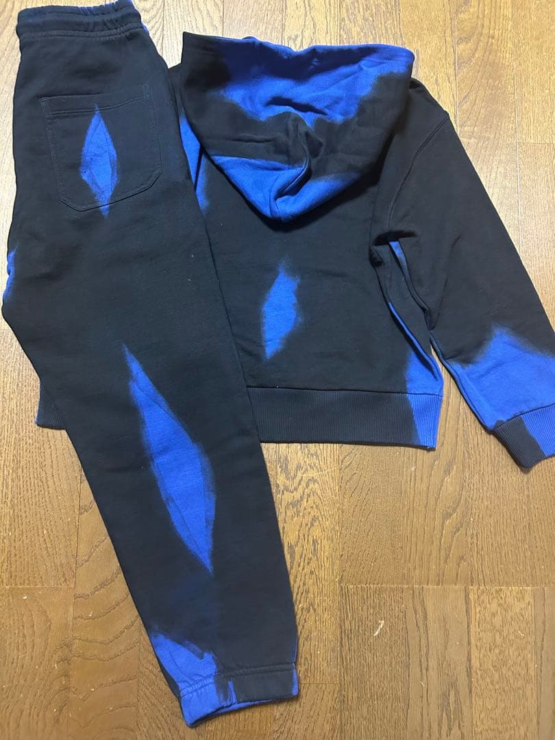 新品タグ付き★ディーゼル★トレーナーとパンツ2点セット8Y