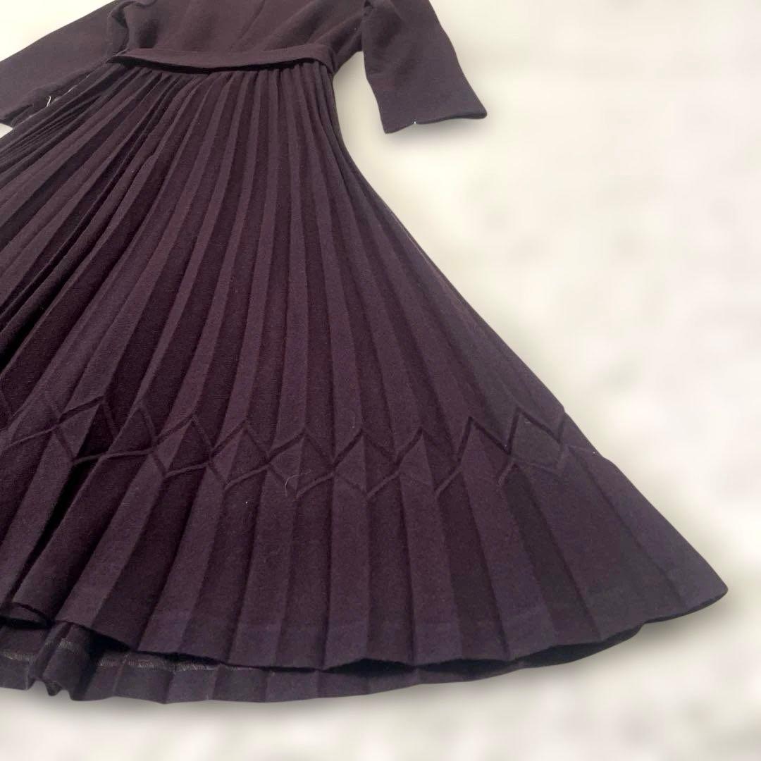 美品　シビラ　プリーツタックデザインウエストリボン付き　ウール　ロングワンピース