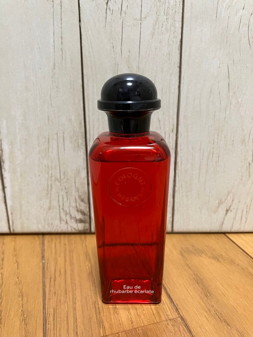 香水　オー デ コロン 《オードゥ ルバーブ エカルラット》