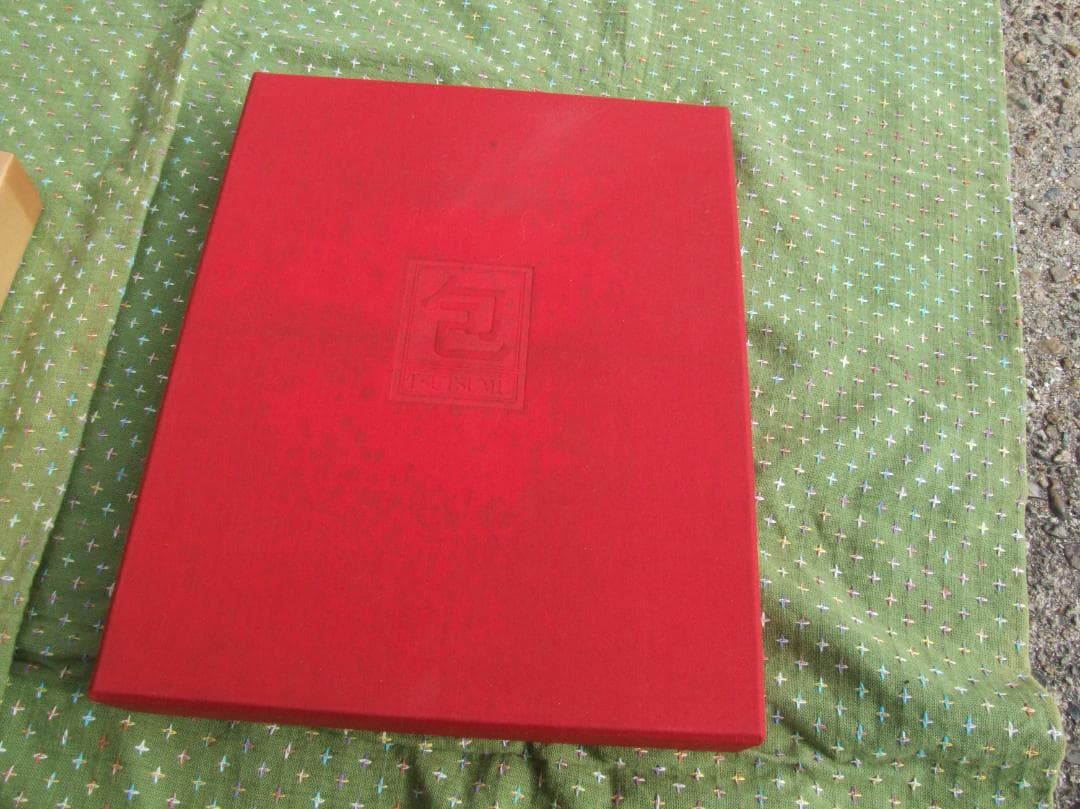 包　TSUTSUMU 岡秀行 著 毎日新聞社