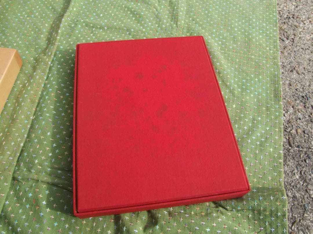 包　TSUTSUMU 岡秀行 著 毎日新聞社