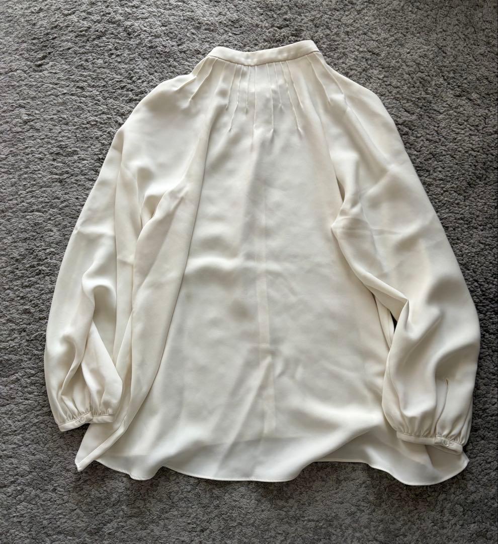 はるしゅん様今期theory luxeボリューム袖とろみブラウス白38