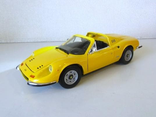 特価 HotWheels 1/18 フェラーリ Dino246GTS イエロー②