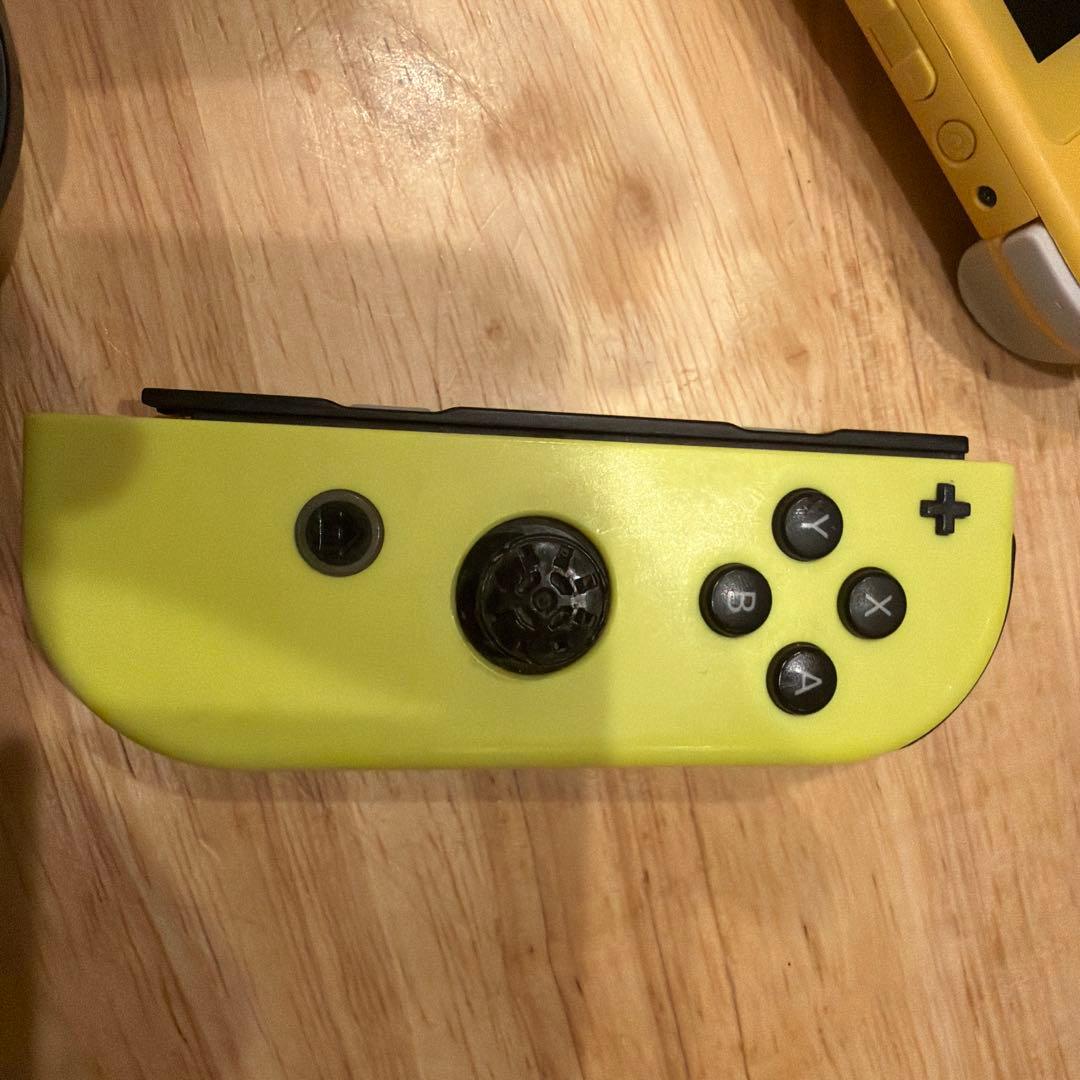 ジャンク出品Switch とSwitchLight本体 Joy-Con