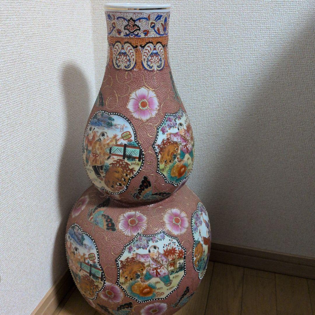 伝統的な日本の陶器花瓶