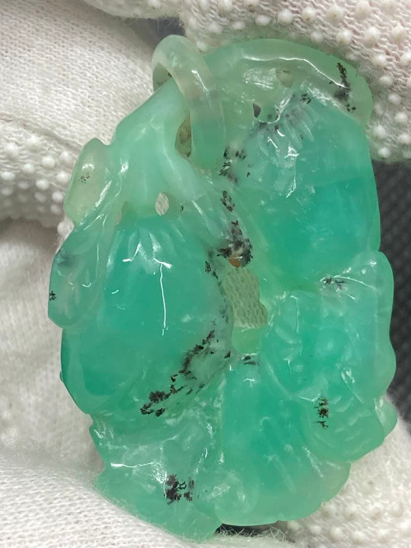 希少 アンティーク 天然翡翠 本翡翠 特殊黒入り 透かし彫り ペンダントトップ