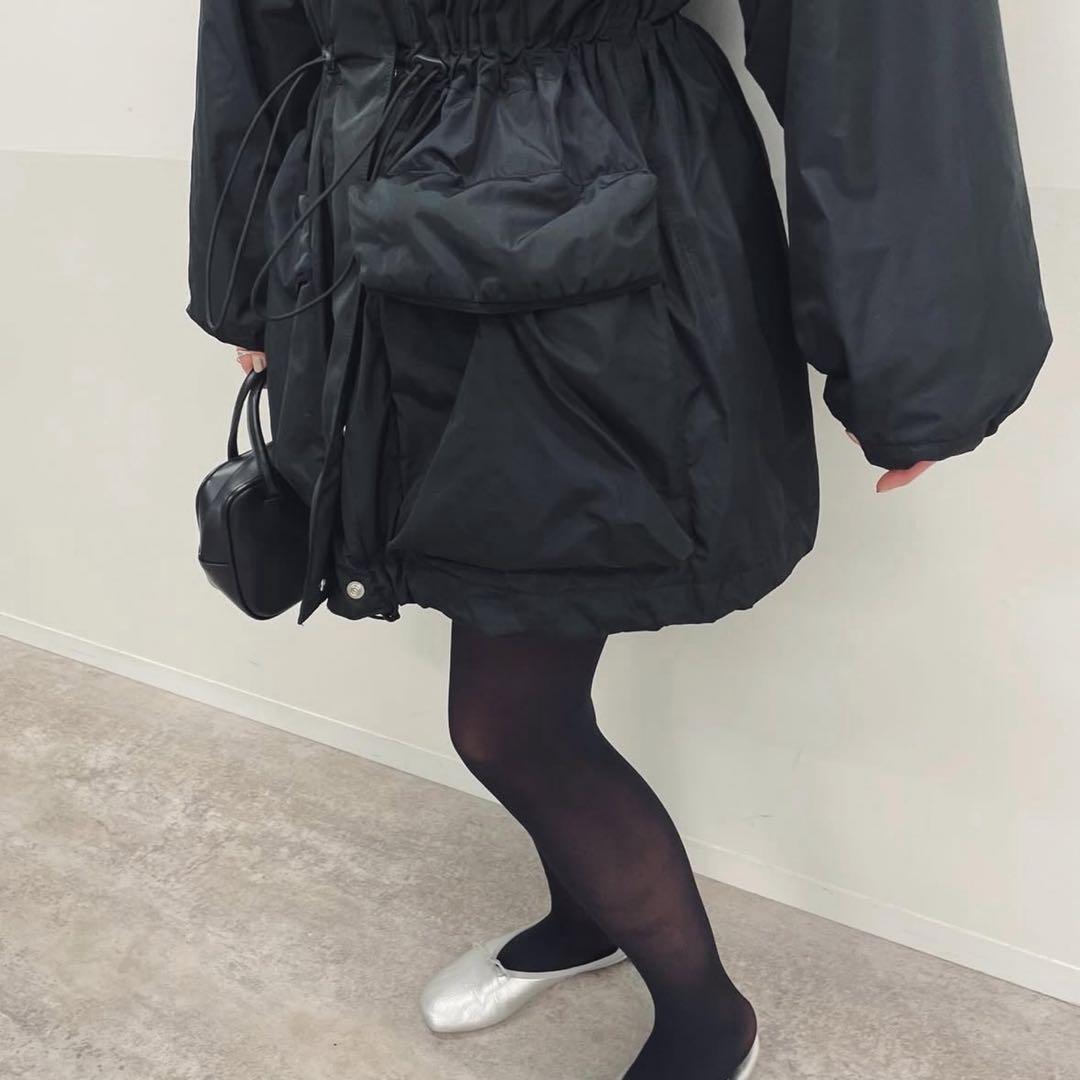 ウエストドローストリング付き黒ジャケット