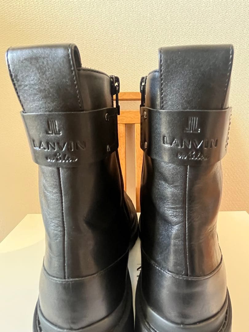 LANVIN en Bleu ブラック レザーサイドゴアブーツ