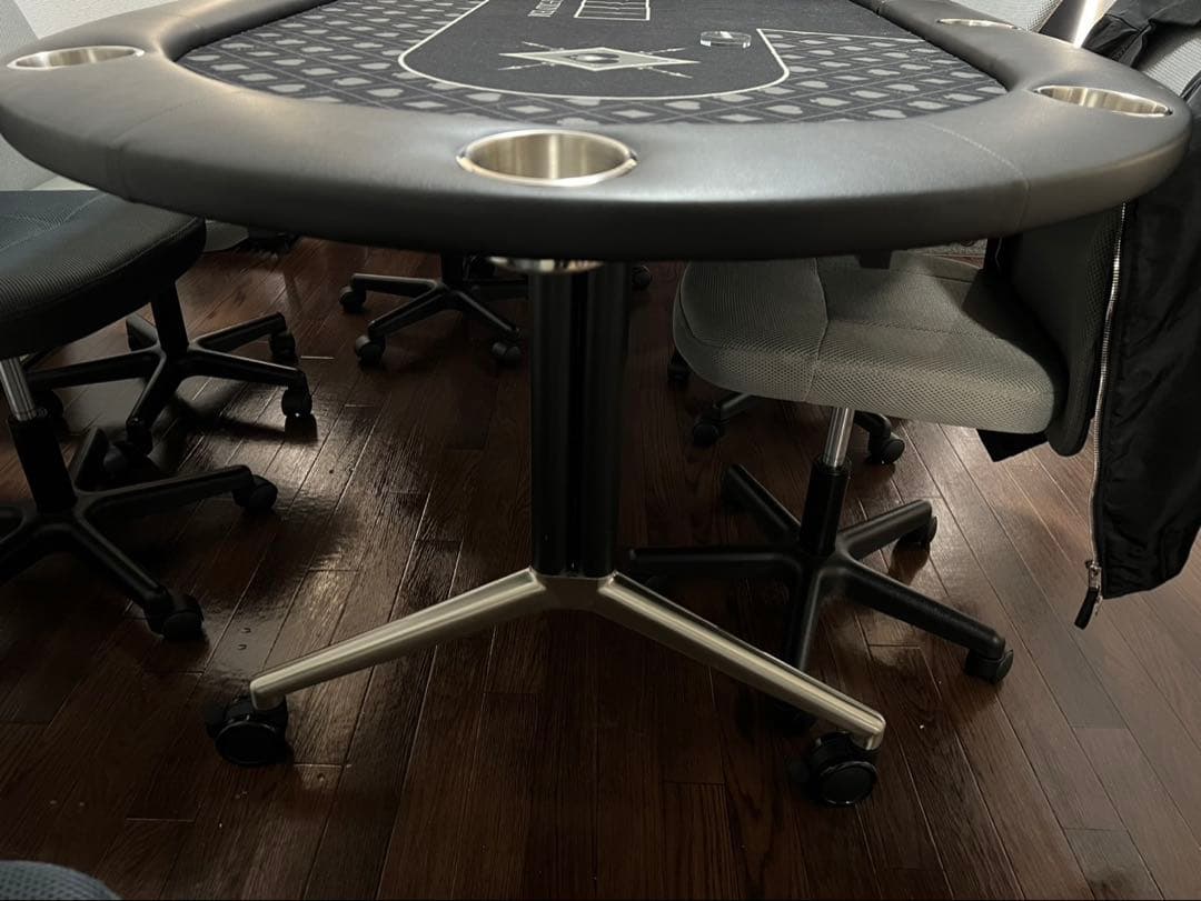 ポーカーテーブル　チップ　セット　引き取り❗️ 関西発送可能(別料)