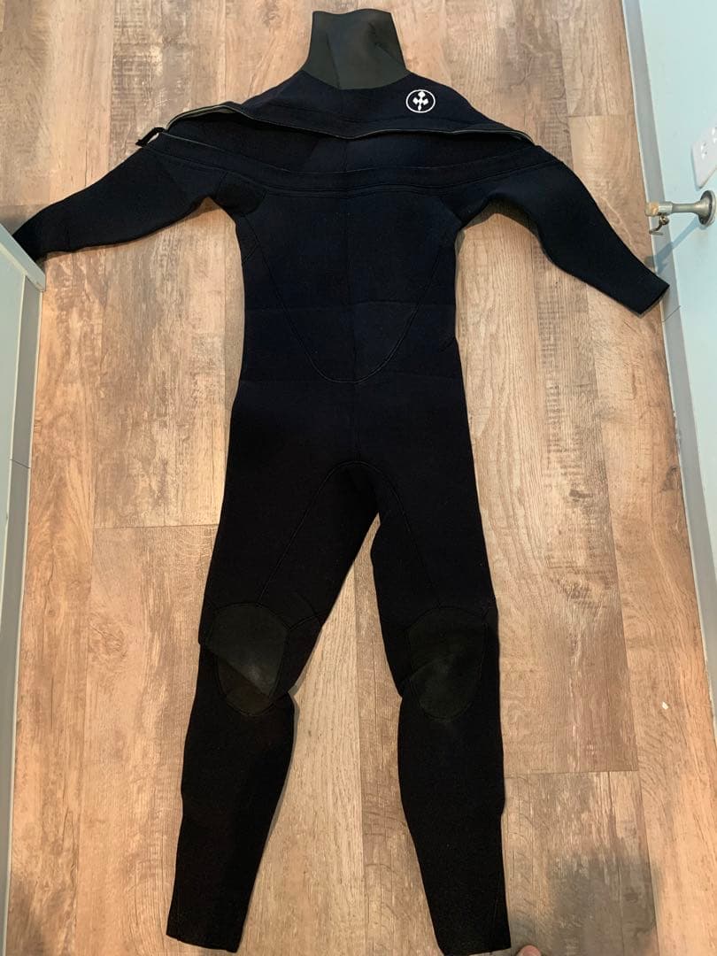 辻堂　ウエットスーツラボ 通年 5mm 165cm 60kg 一回のみ使用