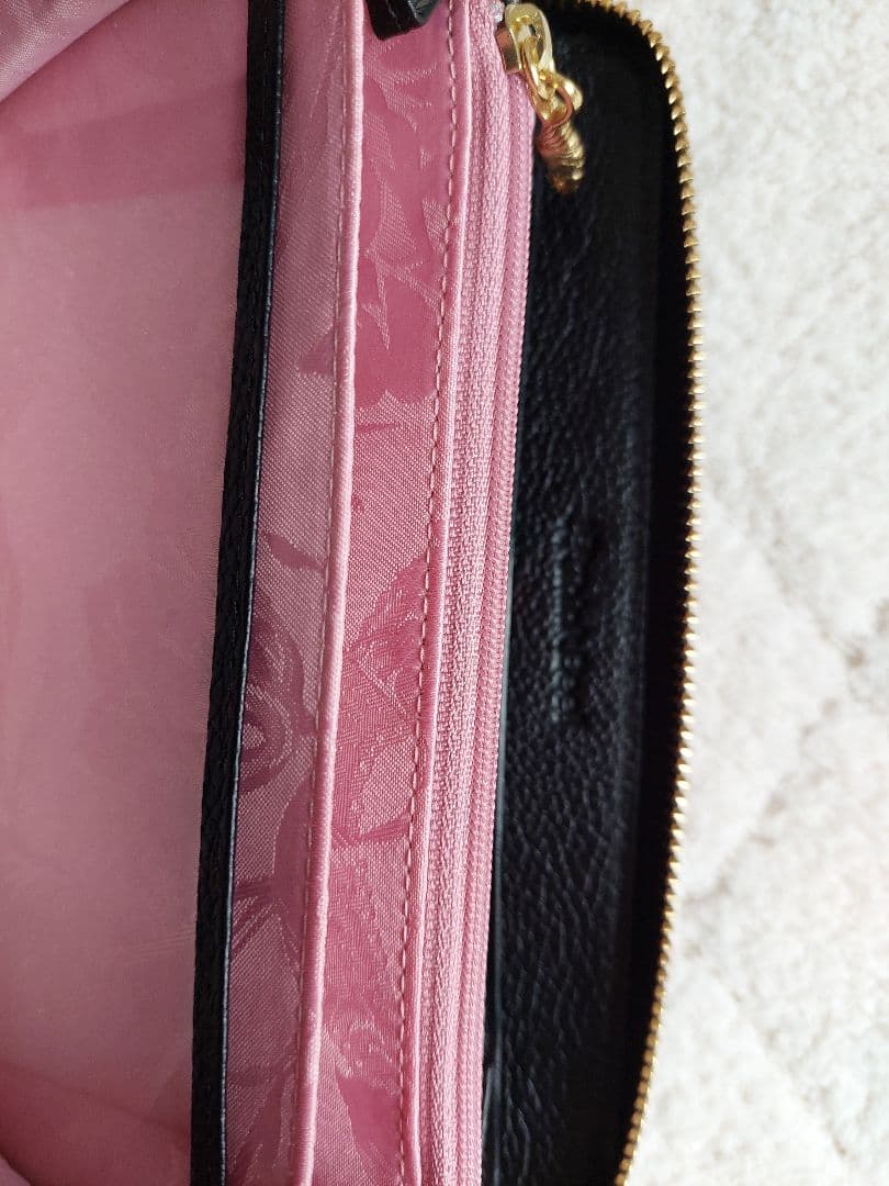 ✨未使用品✨Think 　Bee ！のチェストフィオーレ ラウンドファスナ一財布