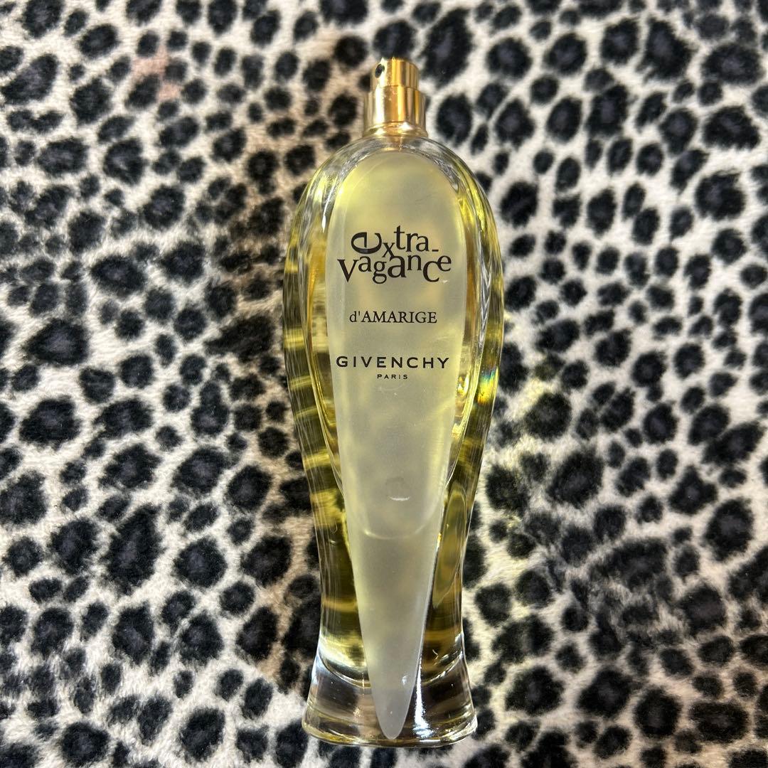 Givenchy extravagance 箱・蓋なし