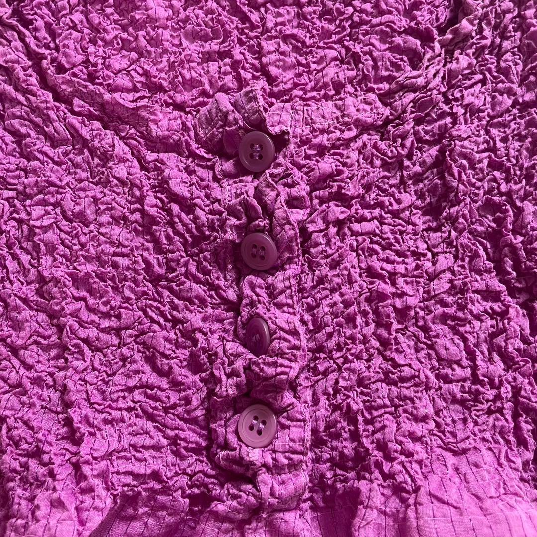 me ISSEY MIYAKE ノースリーブトップス シワ加工切り替え