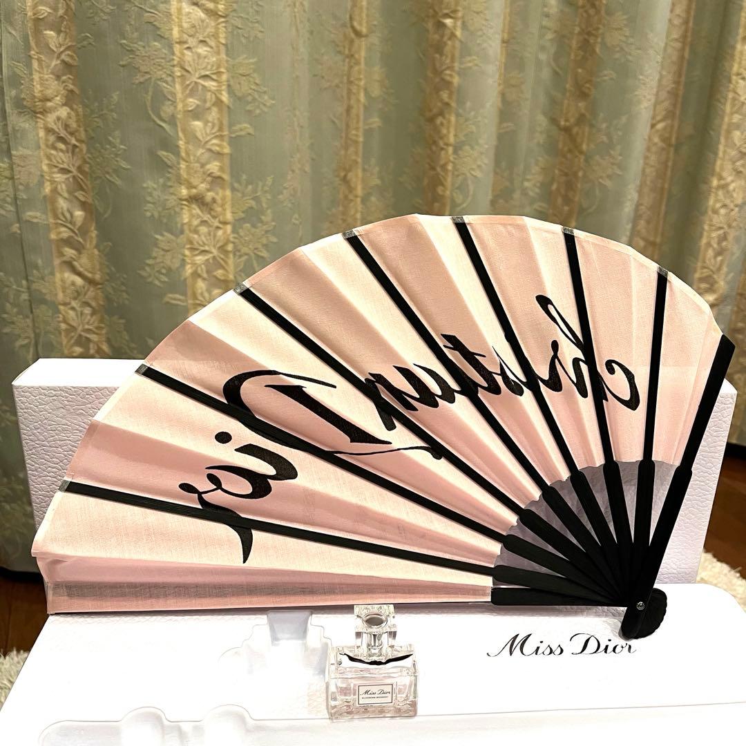 ✨新品未使用✨2点セット✨Dior ディオール 香水（Miss Dior） 扇子