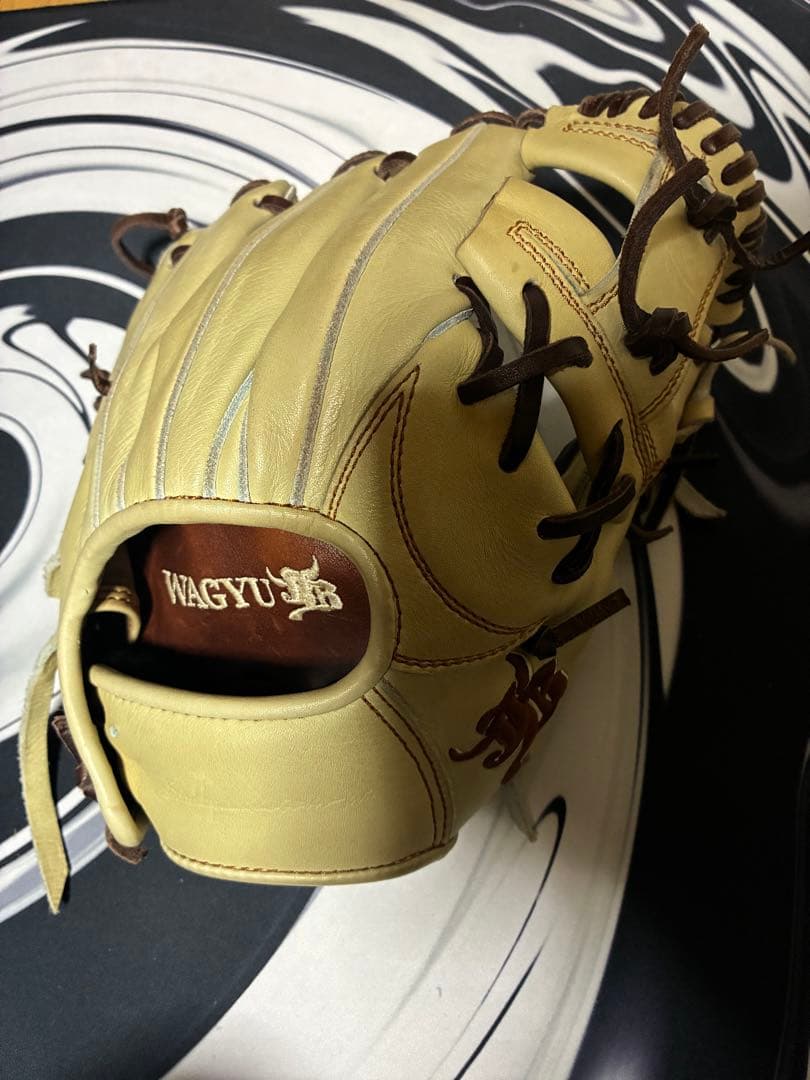WAGYU ベージュ 硬式グローブ　和牛JB
