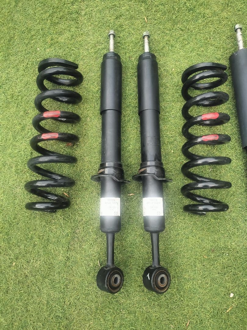 ランクル　プラド　150　 後期 ガソリン 純正ショックアブソーバー