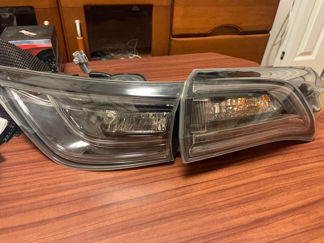 60ハリアー 前期 純正テールランプ