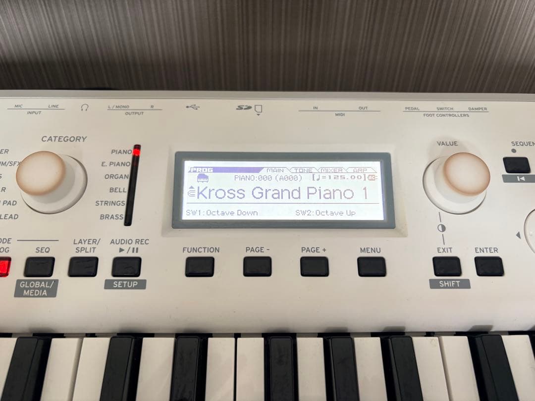 Korg Kross 2 ホワイト