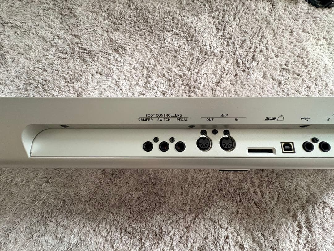 Korg Kross 2 ホワイト