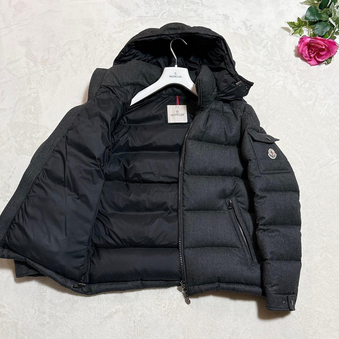 ほぼ未使用✨　モンクレール　モンジュネーブル　ダウンジャケット　グレー　3