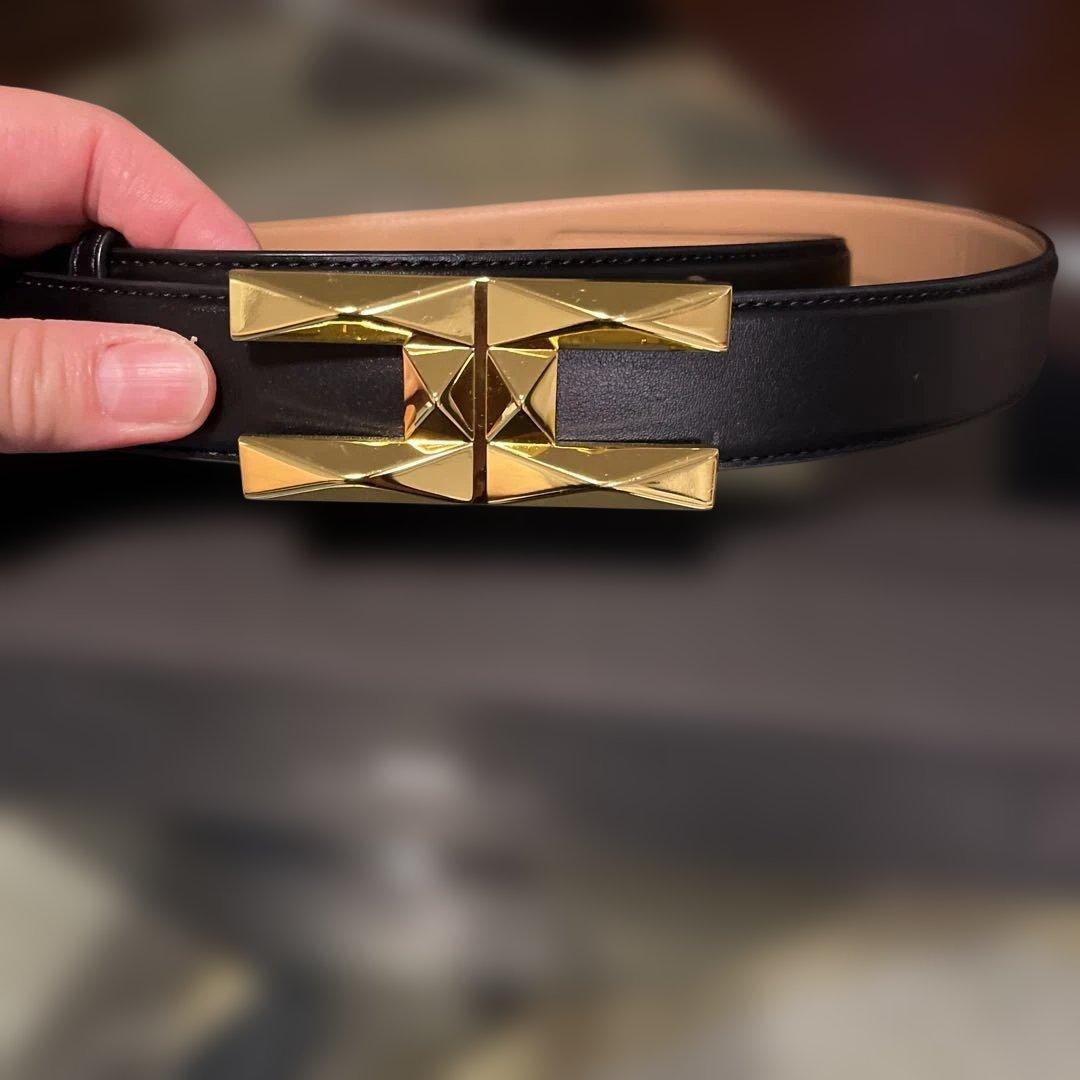 【最終お値下げ】ELISABETTA FRANCHI ブラック　ゴールドバックル