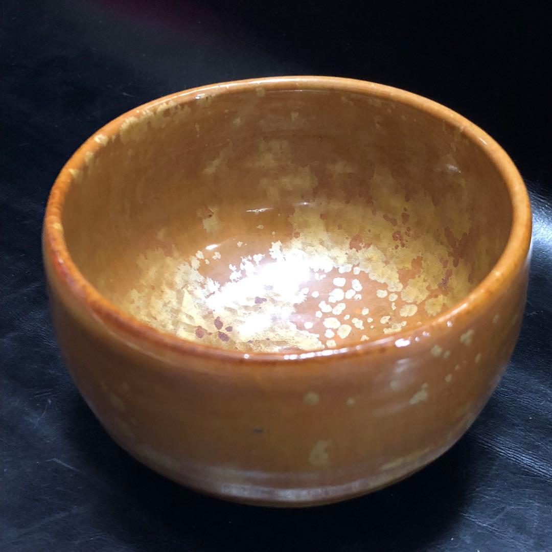 美しい古美術◆蔵の奥から謎めいた黄金に輝く美しい抹茶茶碗が出て来ました。茶道具