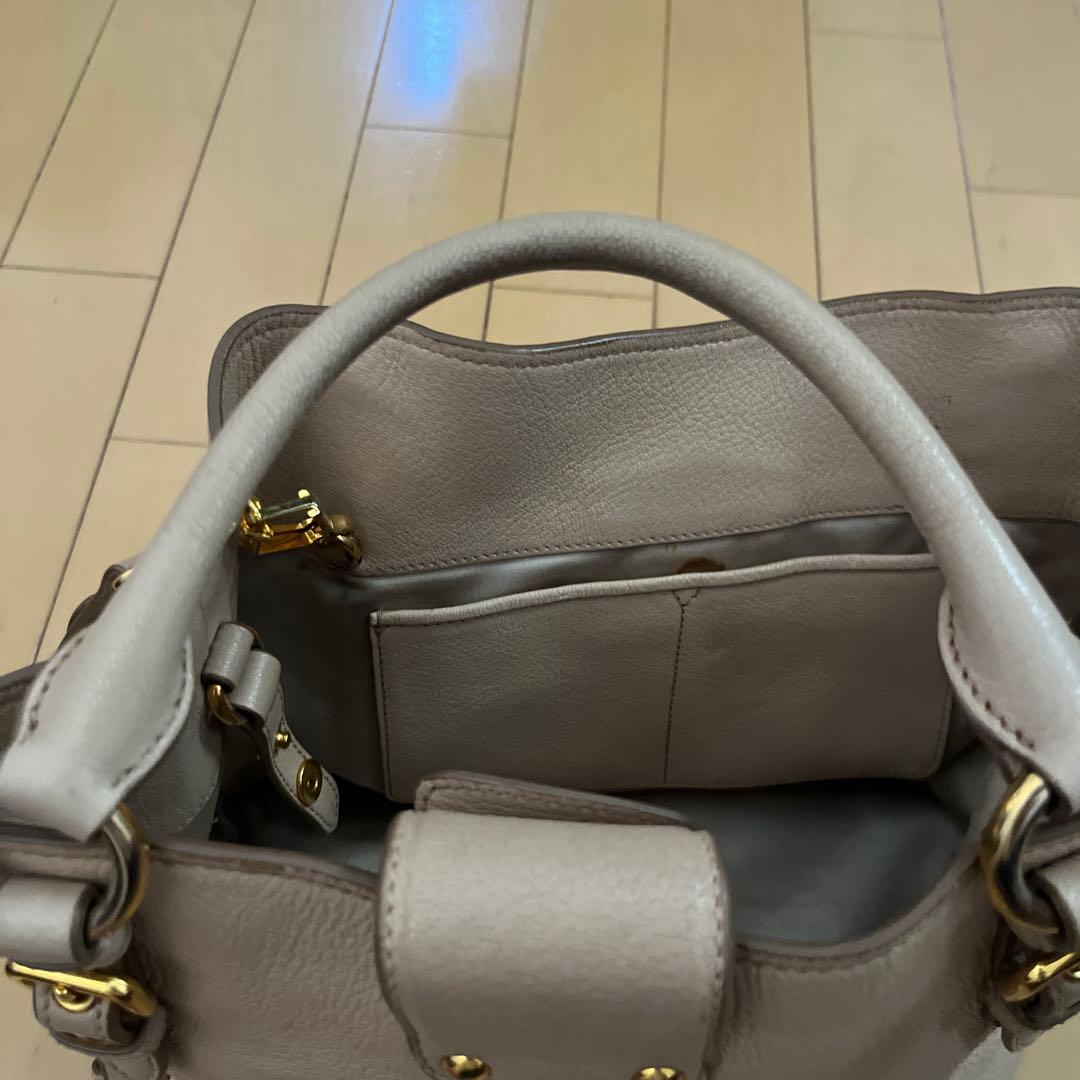 Miu Miu ベージュ レザー ハンドバッグ